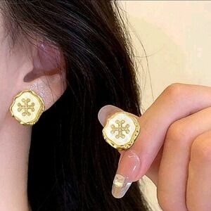 Gold white stud statement earrings Classic preppy minimalist Jewelry 💖